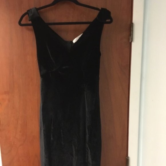 Dresses & Skirts - Stretch Velvet Little Black Dress US Size 8 NWoTs